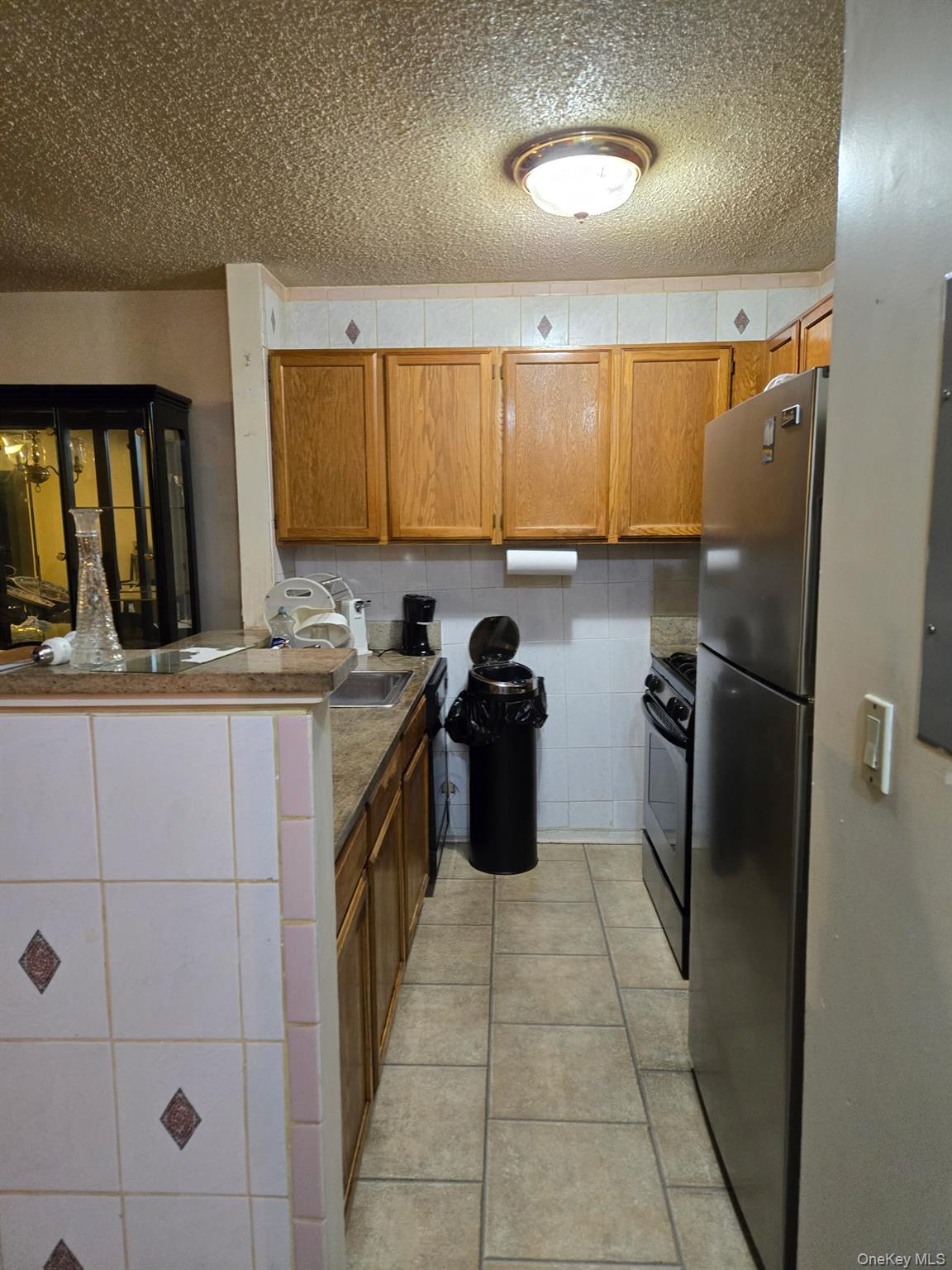 1988 Vyse Avenue Apt 2 Property Photo 3