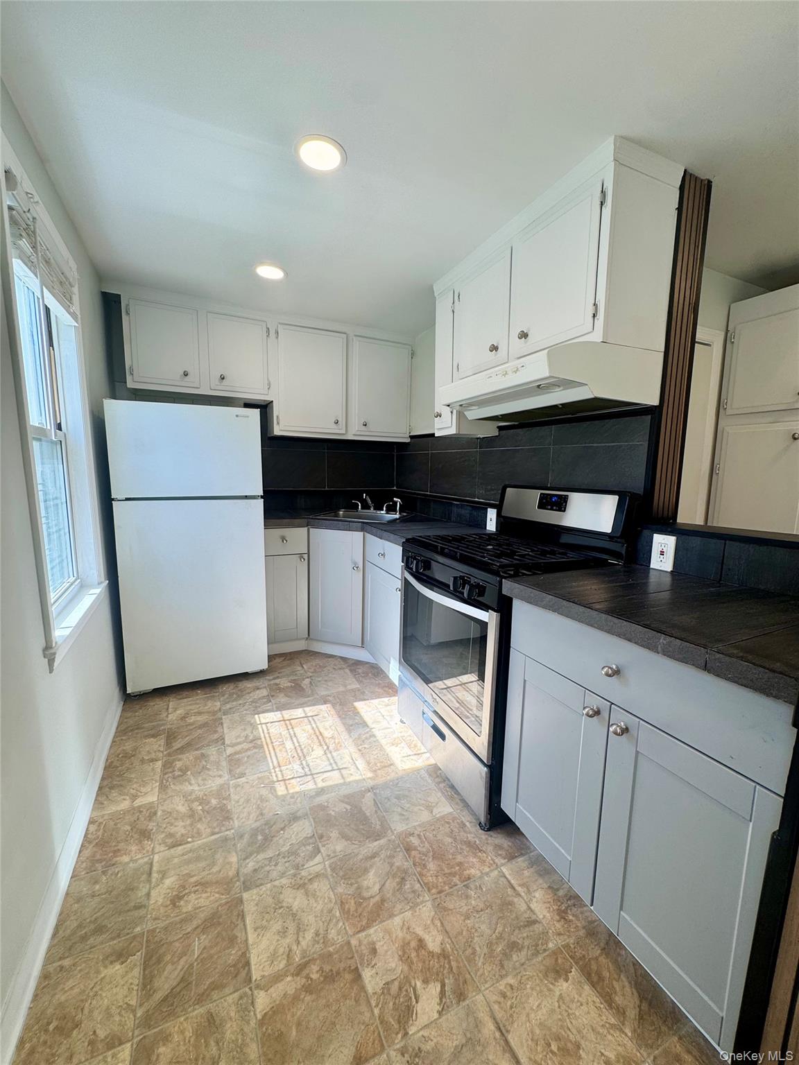 249 N Macquesten Parkway Floor #2 Property Photo 2