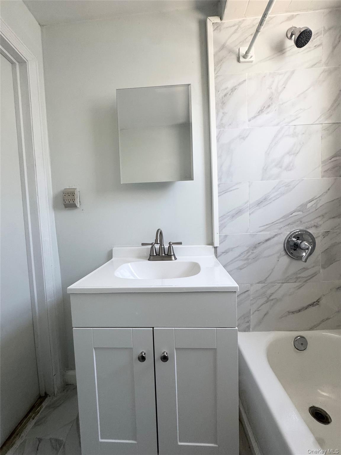 249 N Macquesten Parkway Floor #2 Property Photo 10