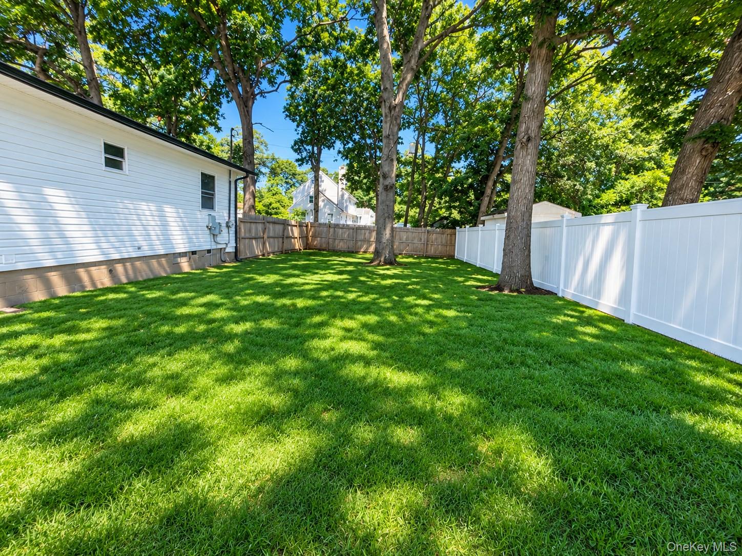 220 Moriches Avenue Property Photo 17