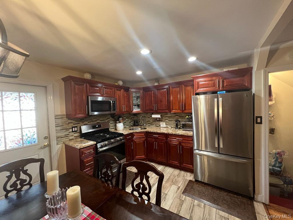 1023B E 229th Street Property Photo 1