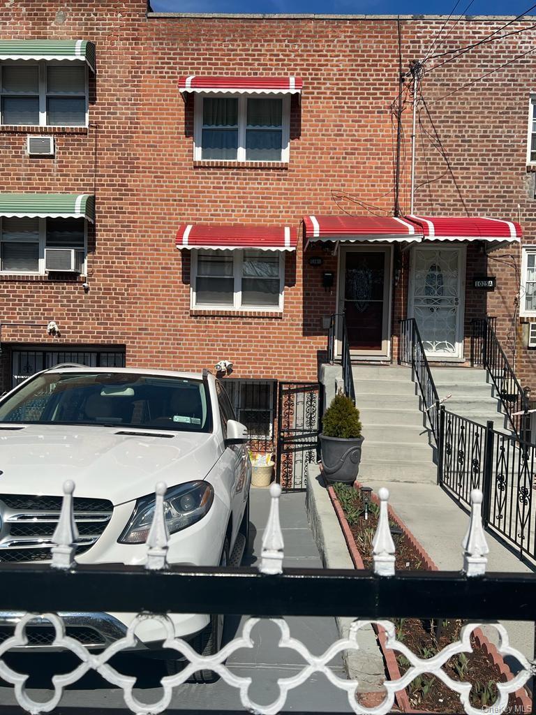 1023b E 229th Street Property Photo 2
