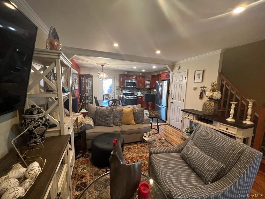 1023b E 229th Street Property Photo 4