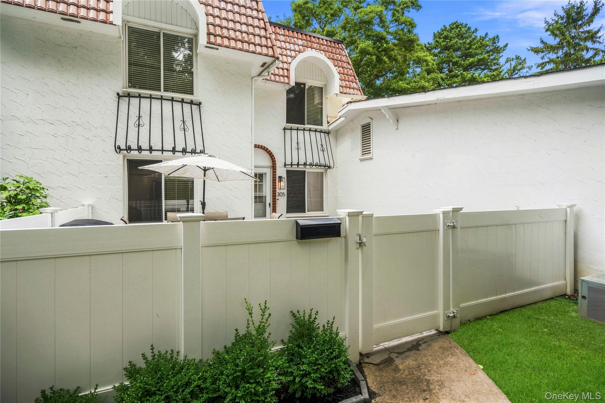 305 Birchwood Road Property Photo 2