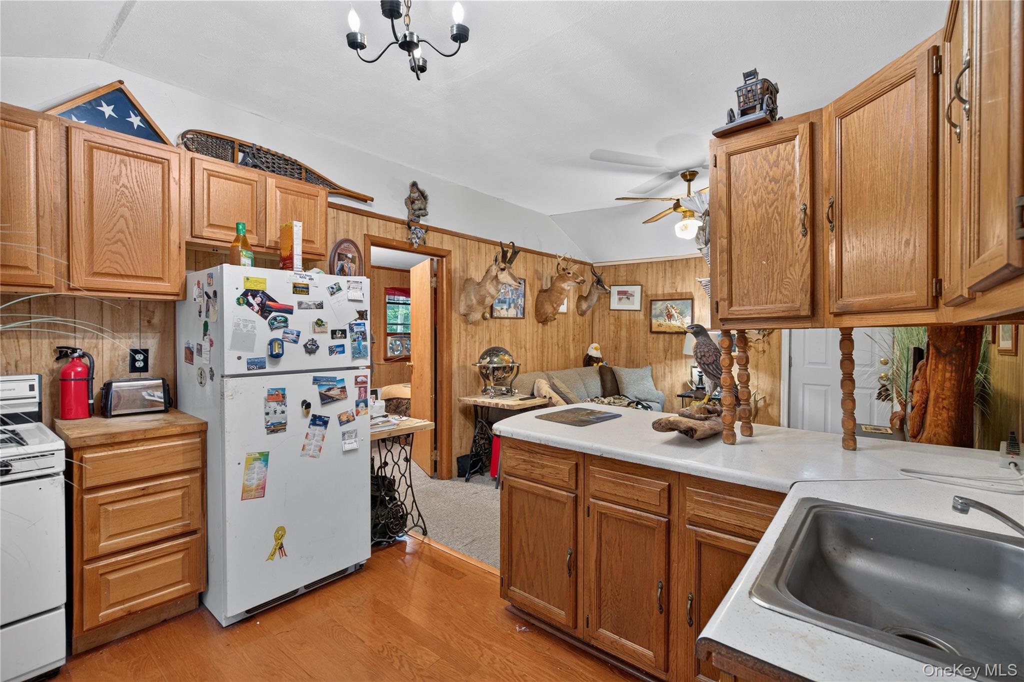 33 E Crossman Avenue Property Photo 8