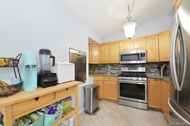 10 Pickwick Drive Property Photo 6