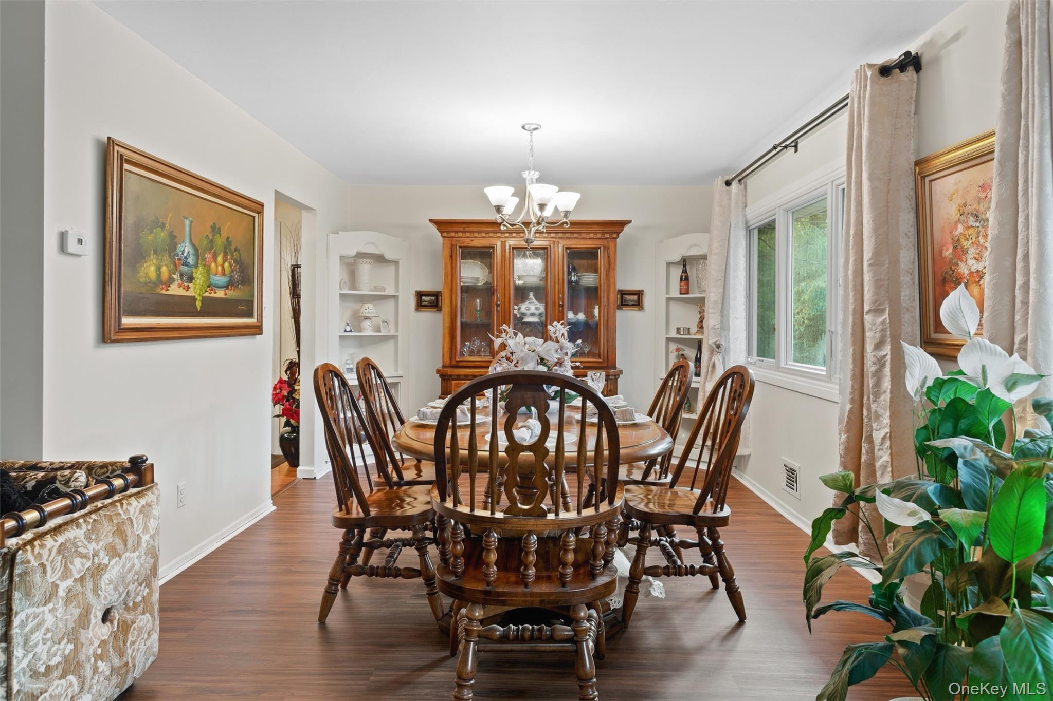 552 Briar Place Property Photo 5