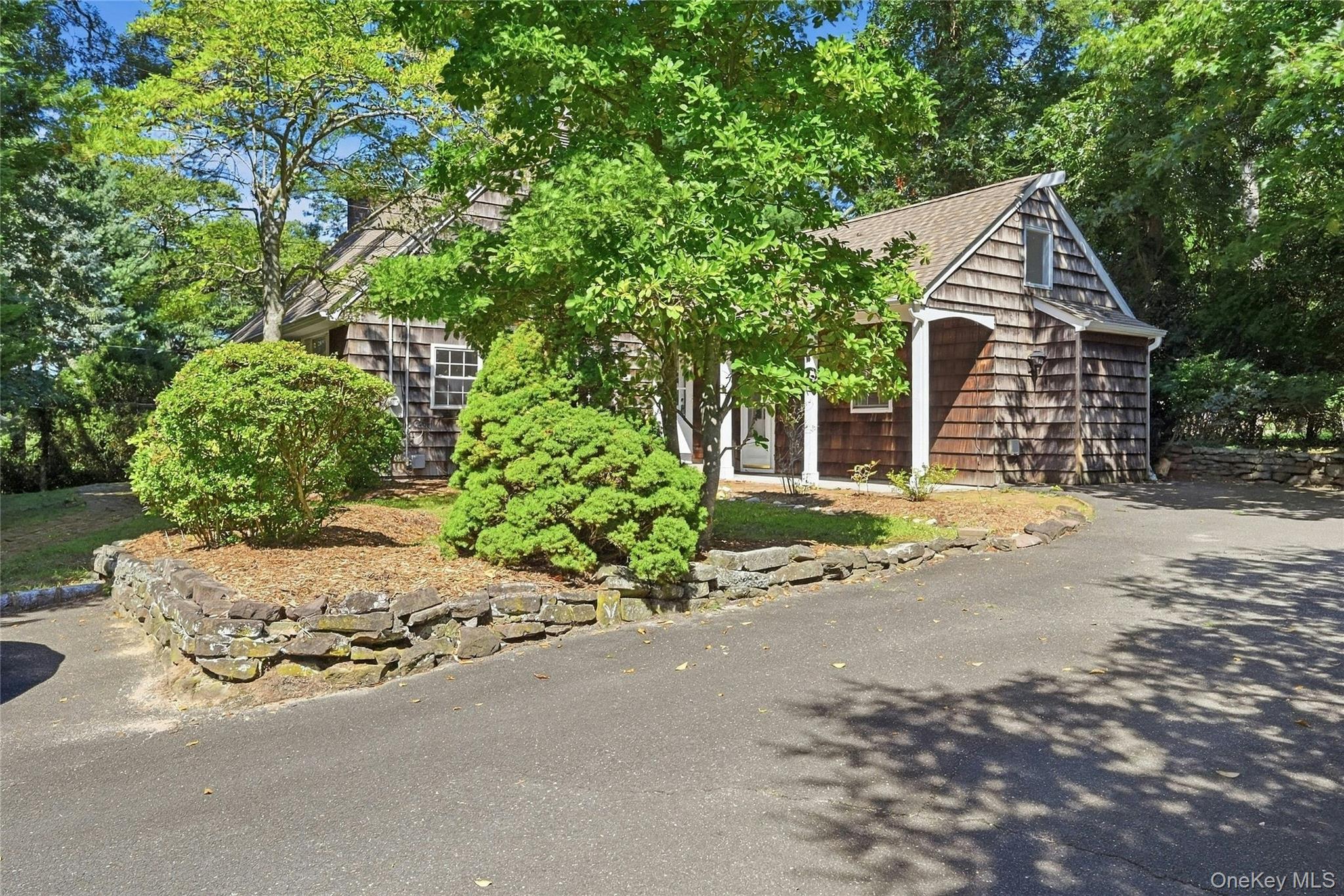 15 Shore Oaks Drive Property Photo 2