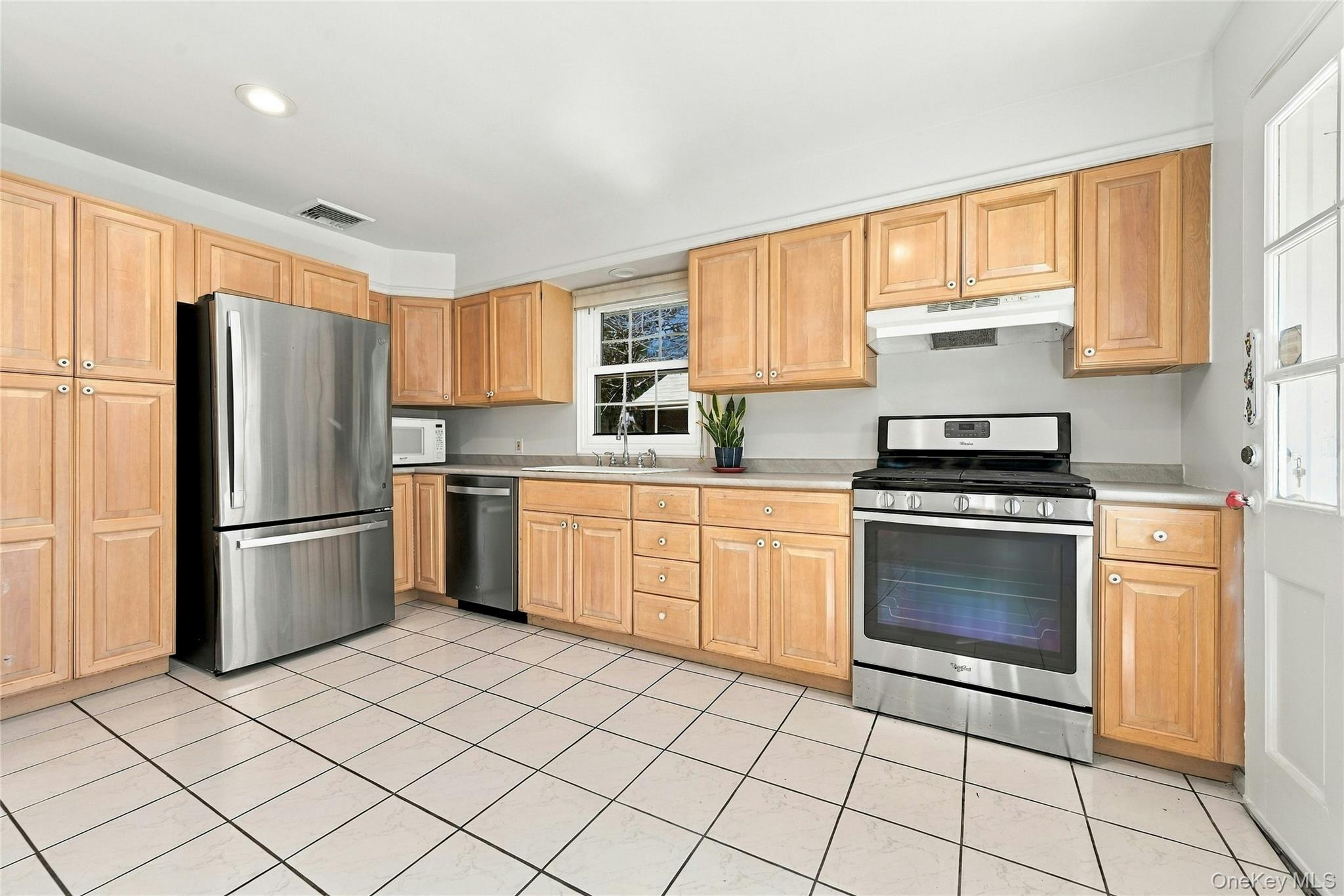 15 Shore Oaks Drive Property Photo 10