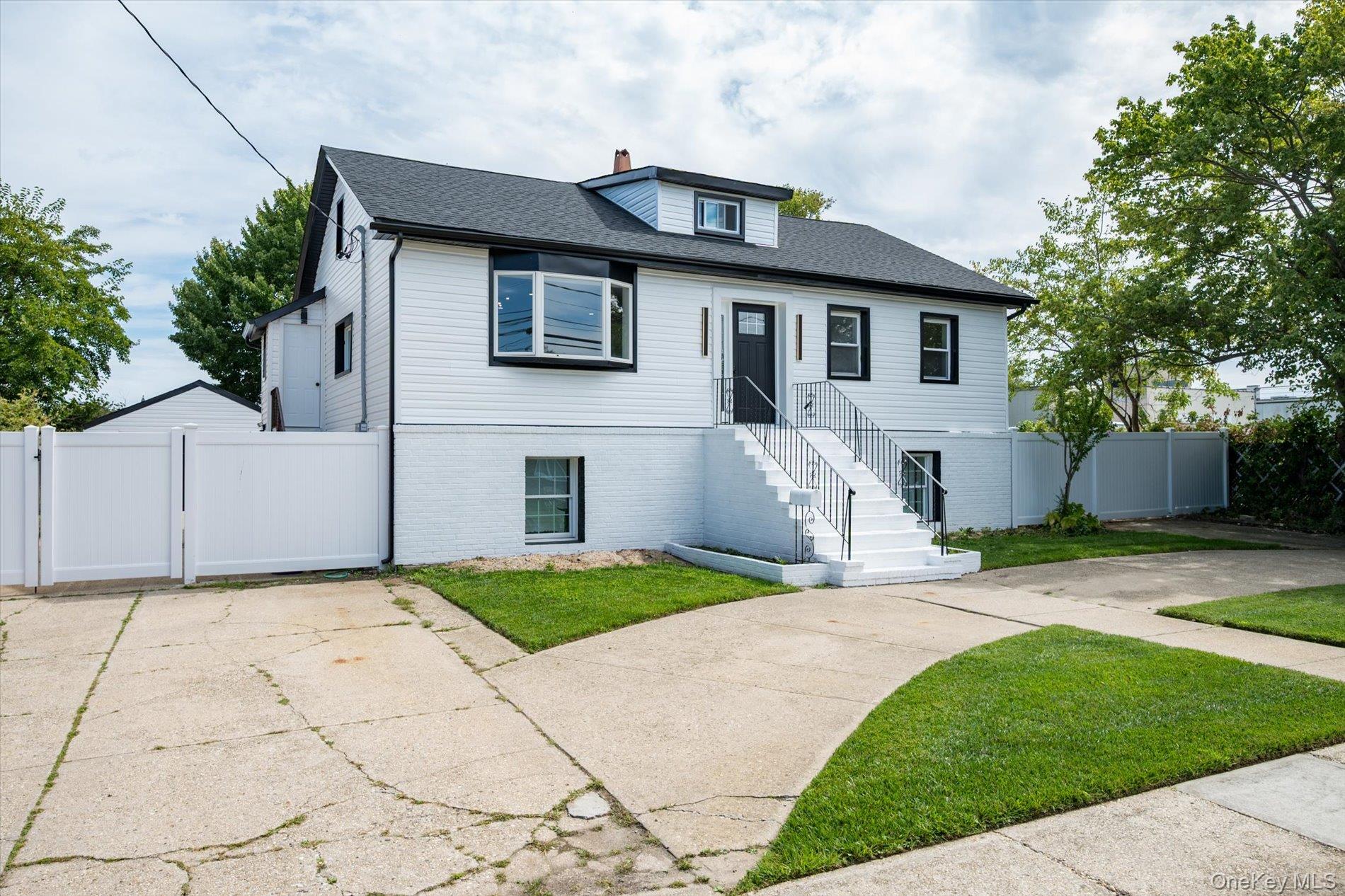 605 S Ocean Avenue Property Photo 2