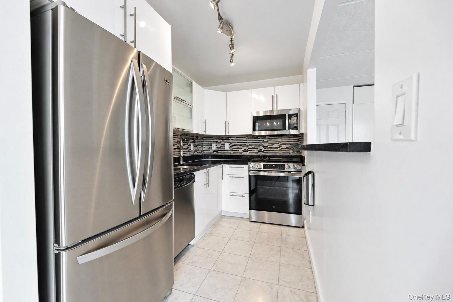 1155 Warburton Avenue 2a Property Photo 6