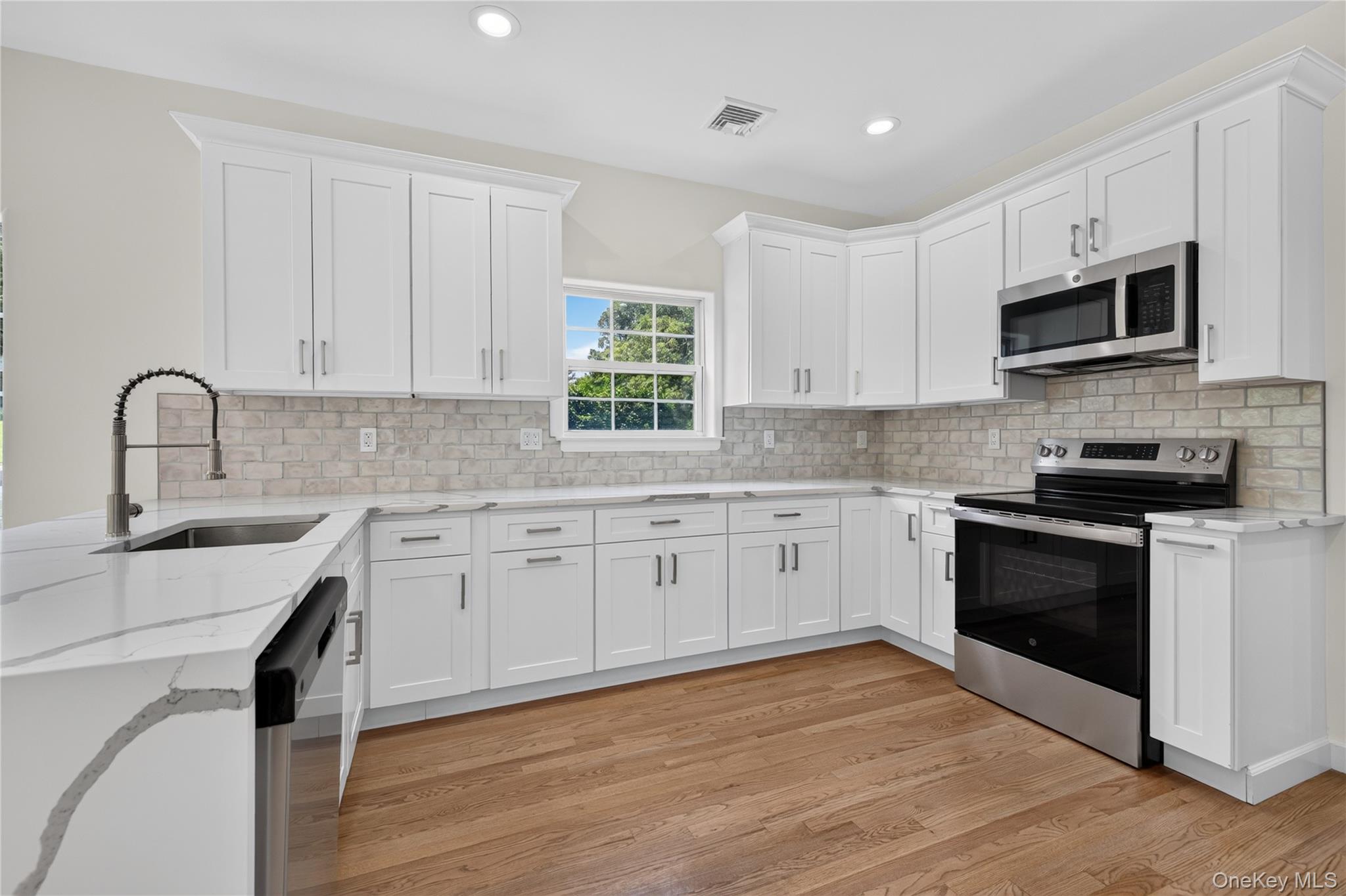 26 Hamlet Drive Property Photo 11