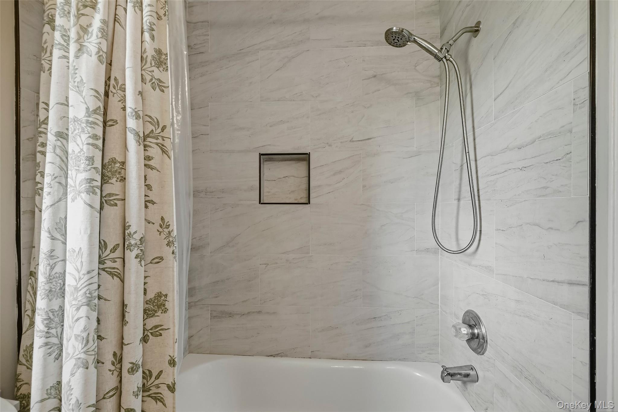 5 Oakdale Manor B20 Property Photo 12