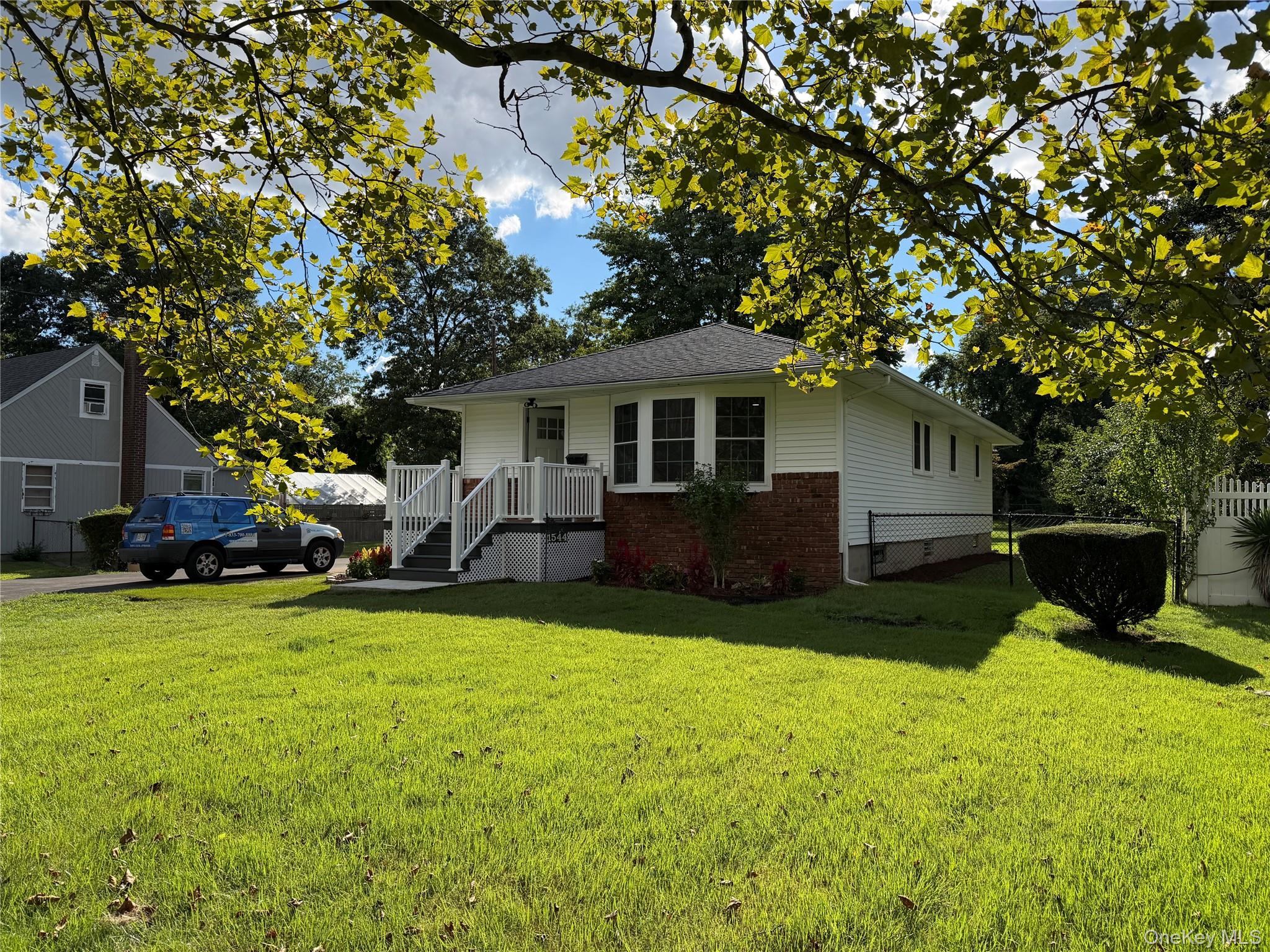 1544 N Thompson Drive Property Photo 3