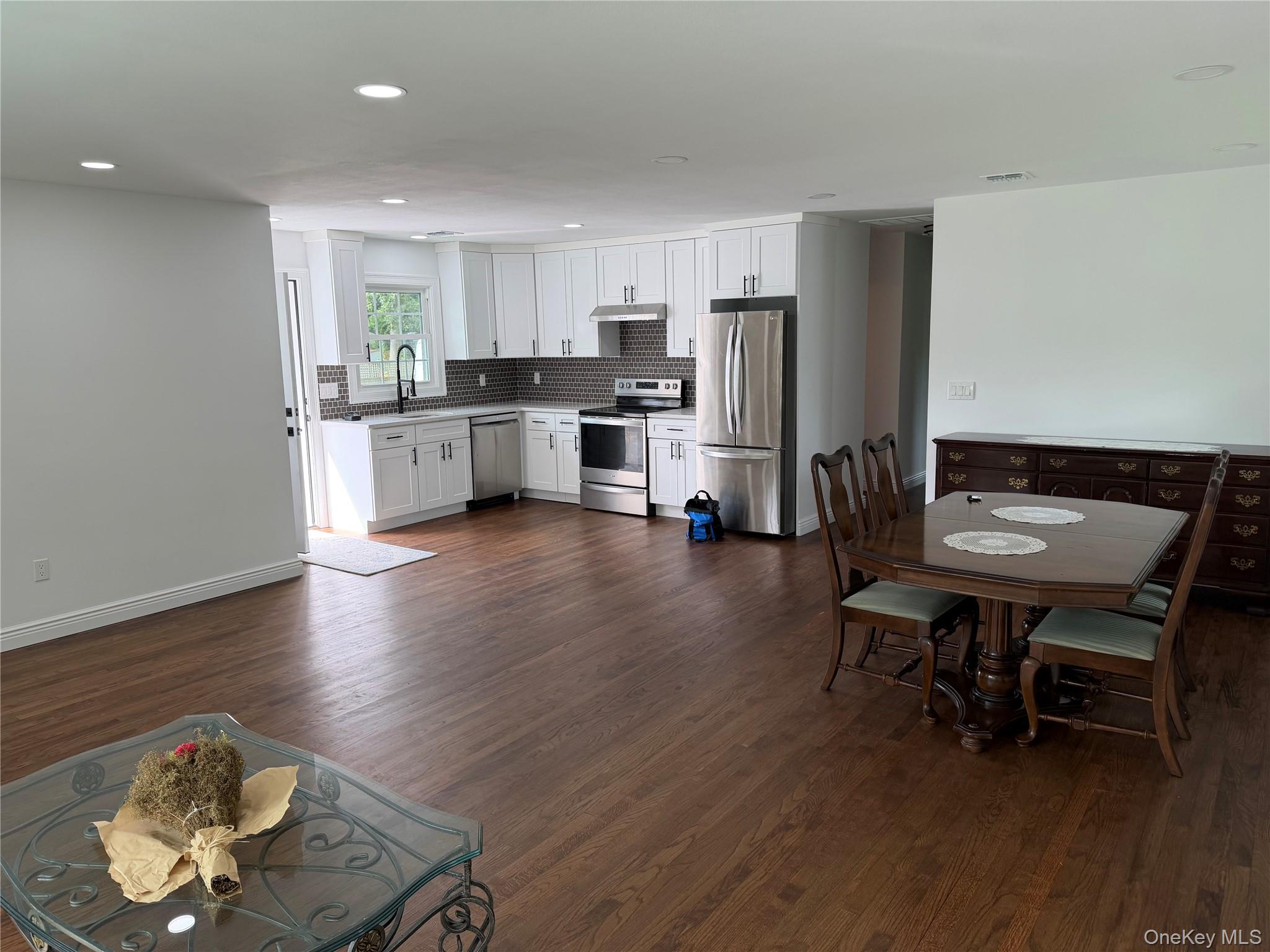 1544 N Thompson Drive Property Photo 4