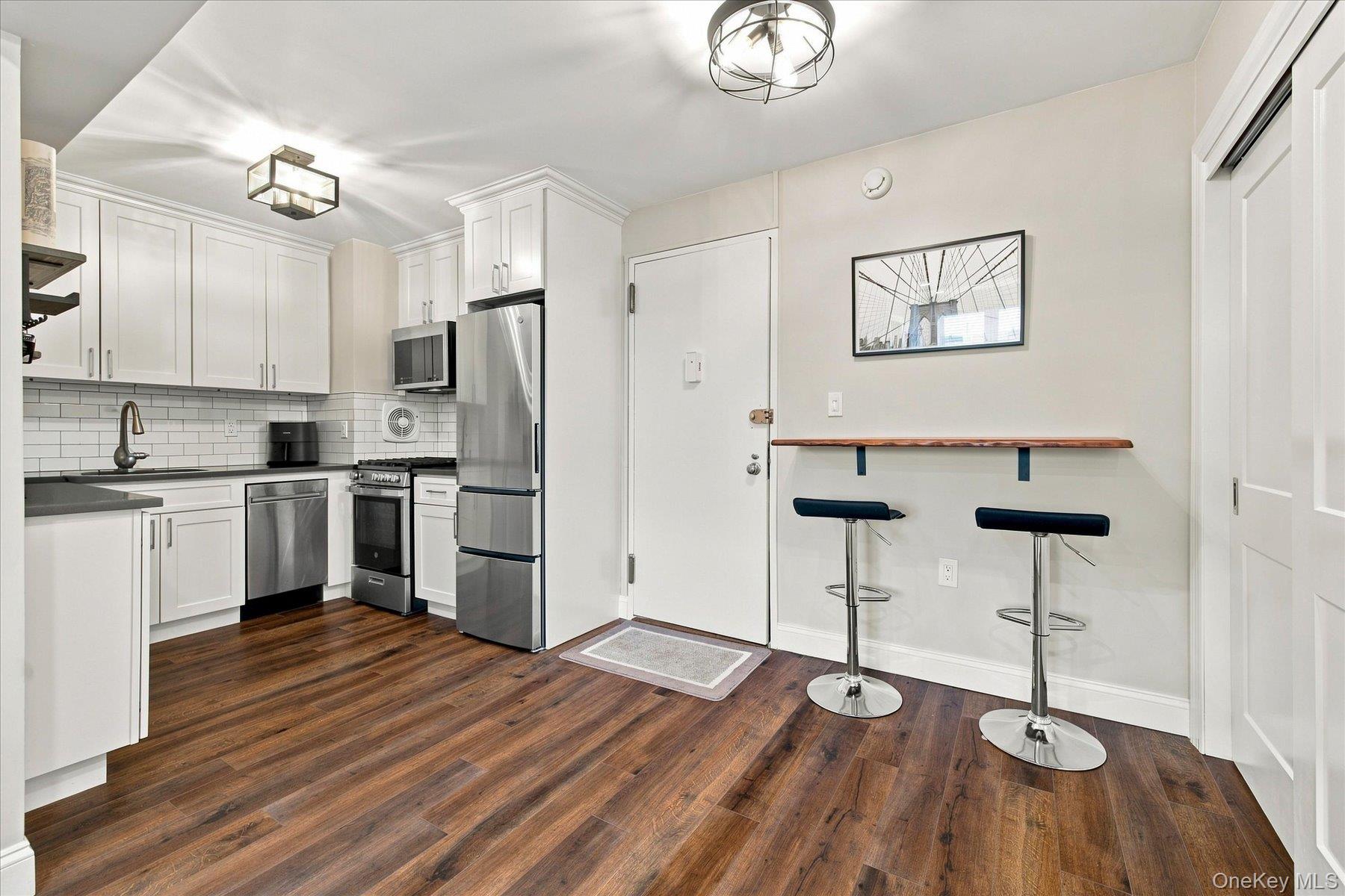 370 W Broadway 3m Property Photo 4