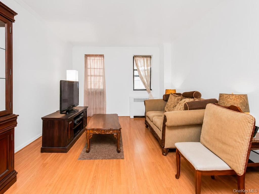 306 E Mosholu Parkway 4f Property Photo 2