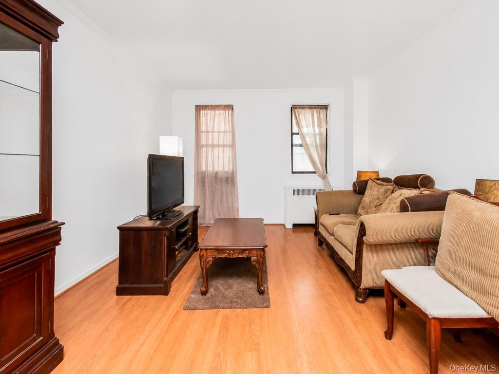 306 E Mosholu Parkway 4f Property Photo 3