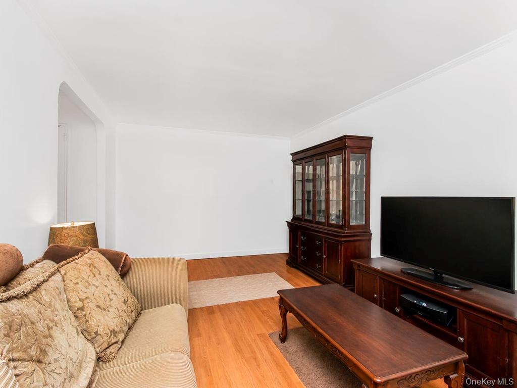 306 E Mosholu Parkway 4f Property Photo 4