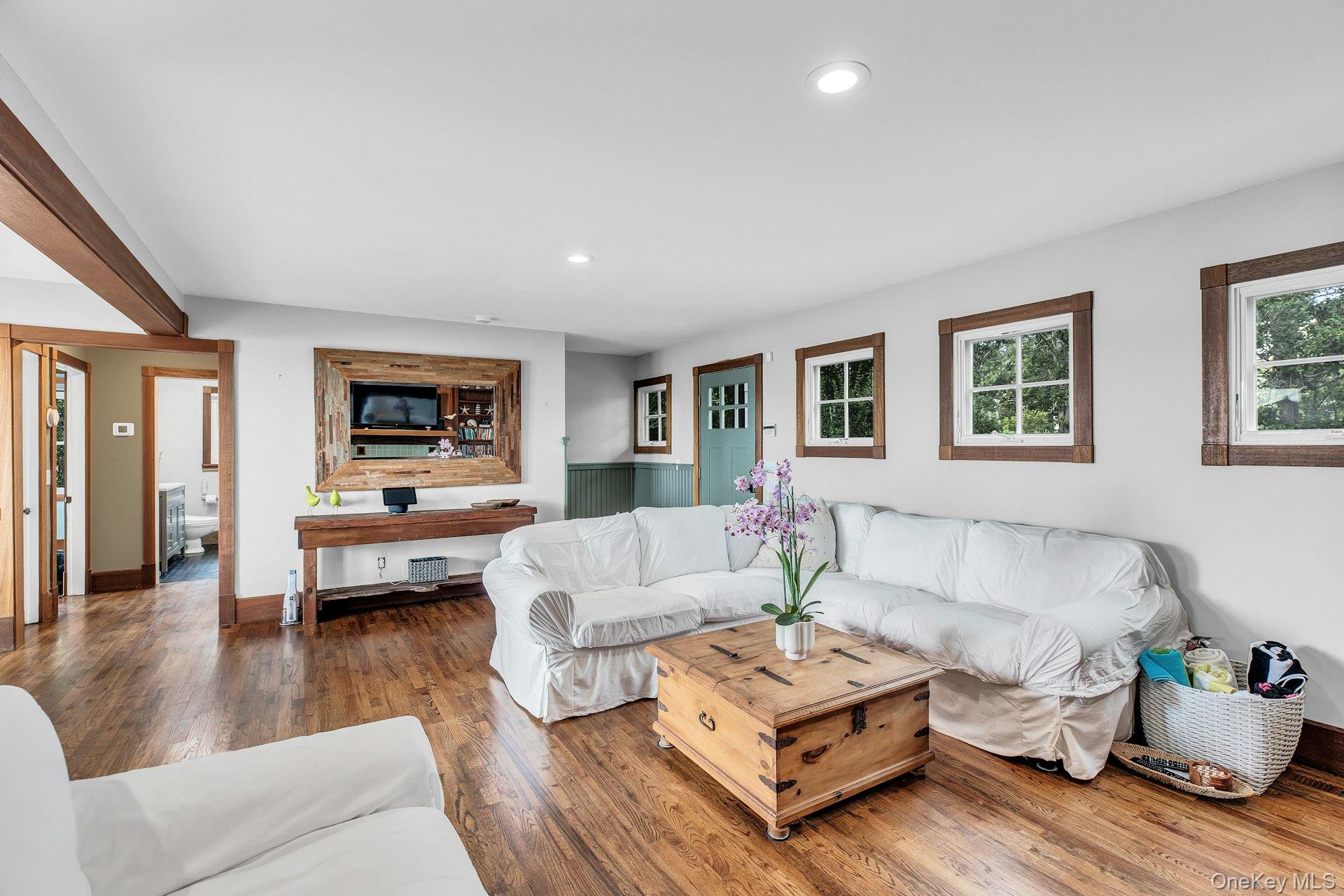 310 E Montauk Highway Property Photo 11