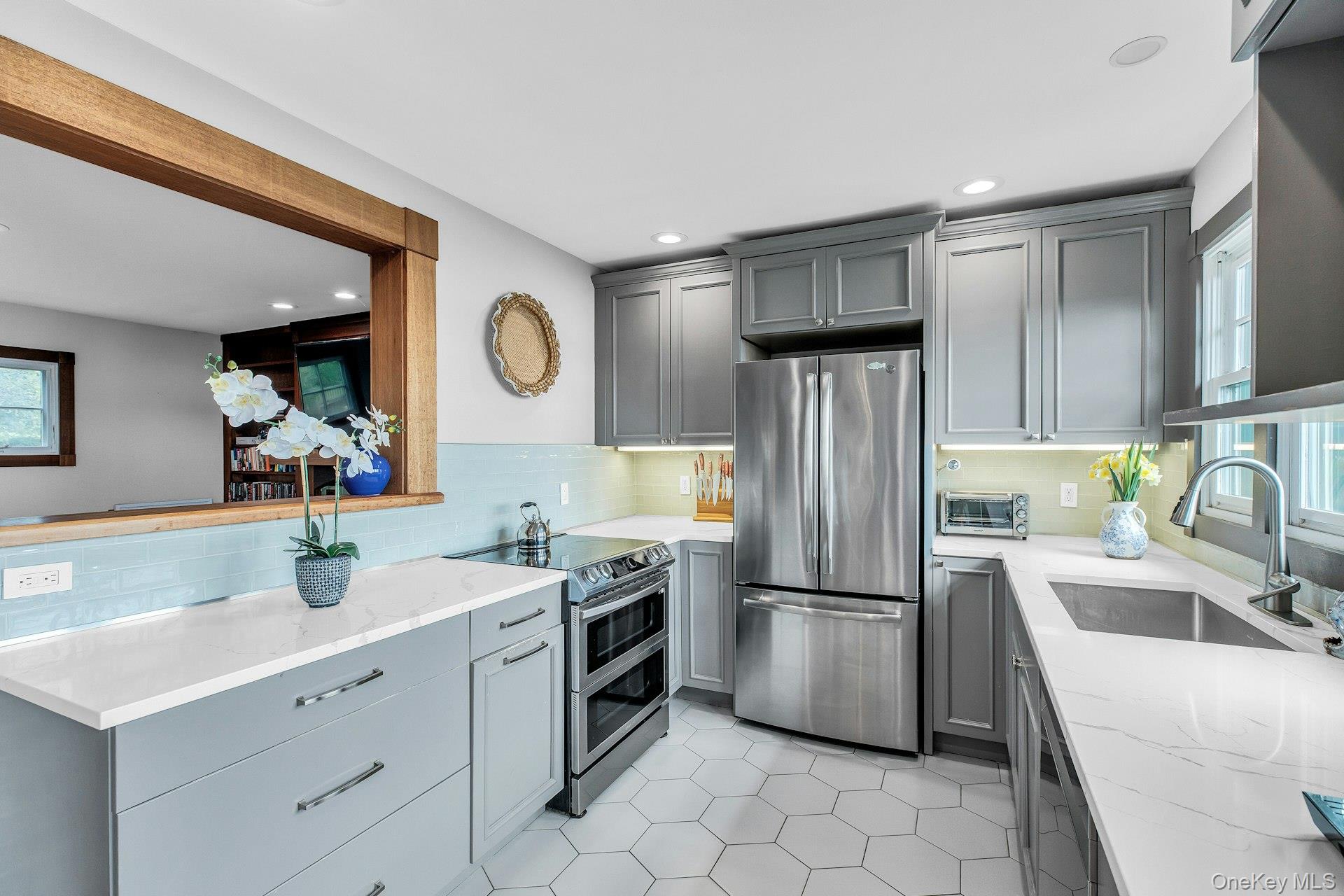 310 E Montauk Highway Property Photo 14