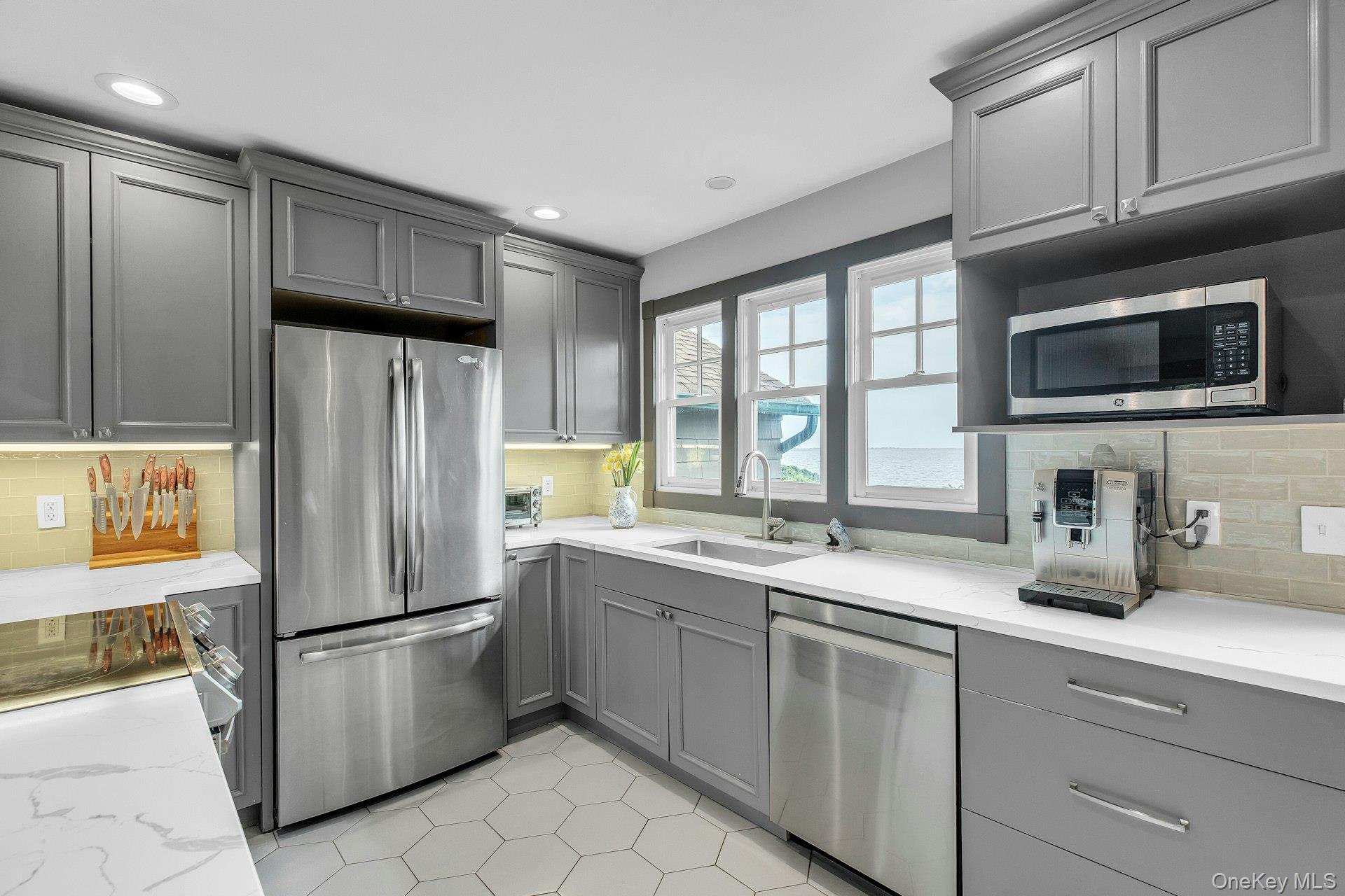 310 E Montauk Highway Property Photo 15