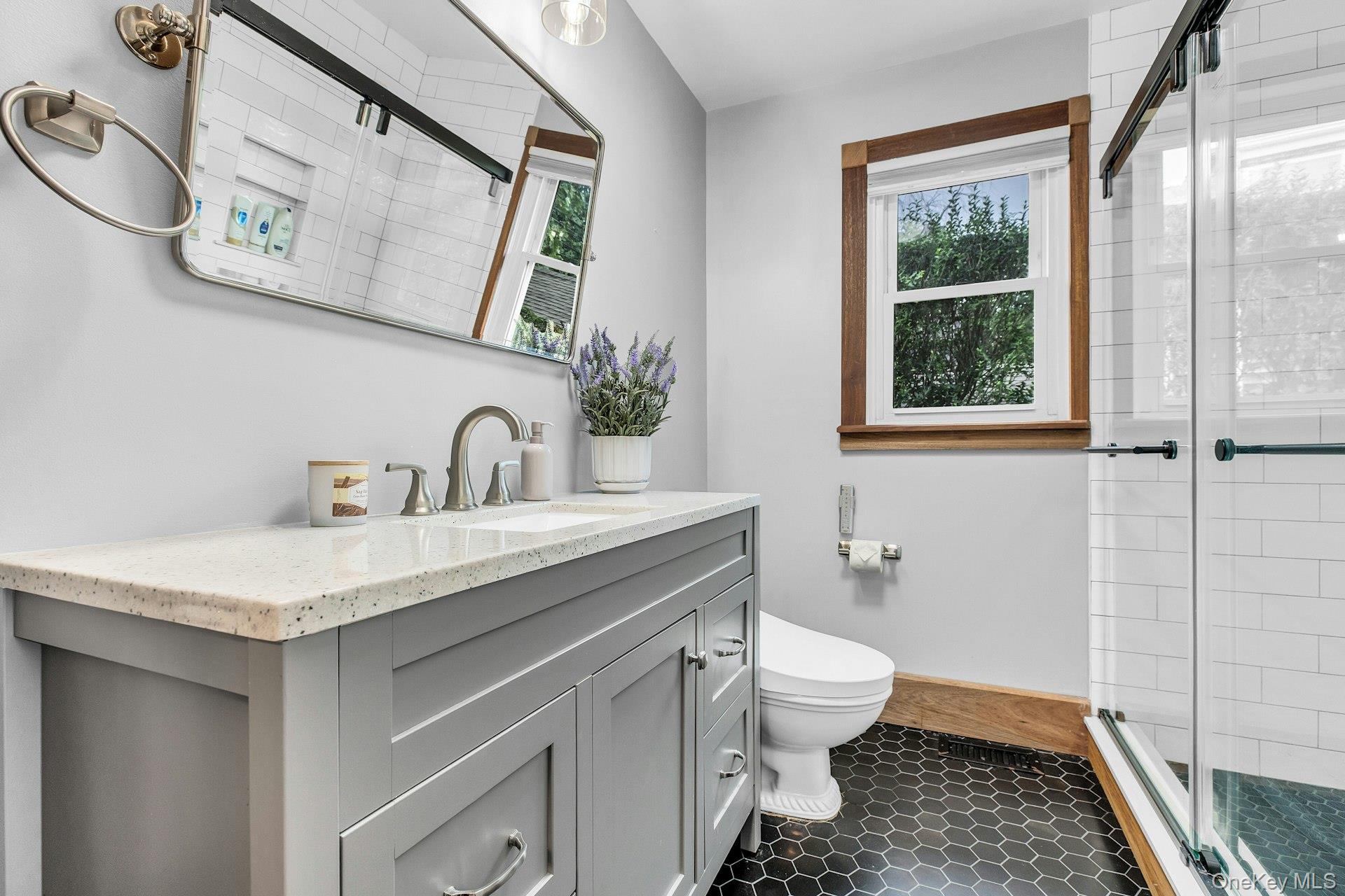 310 E Montauk Highway Property Photo 19