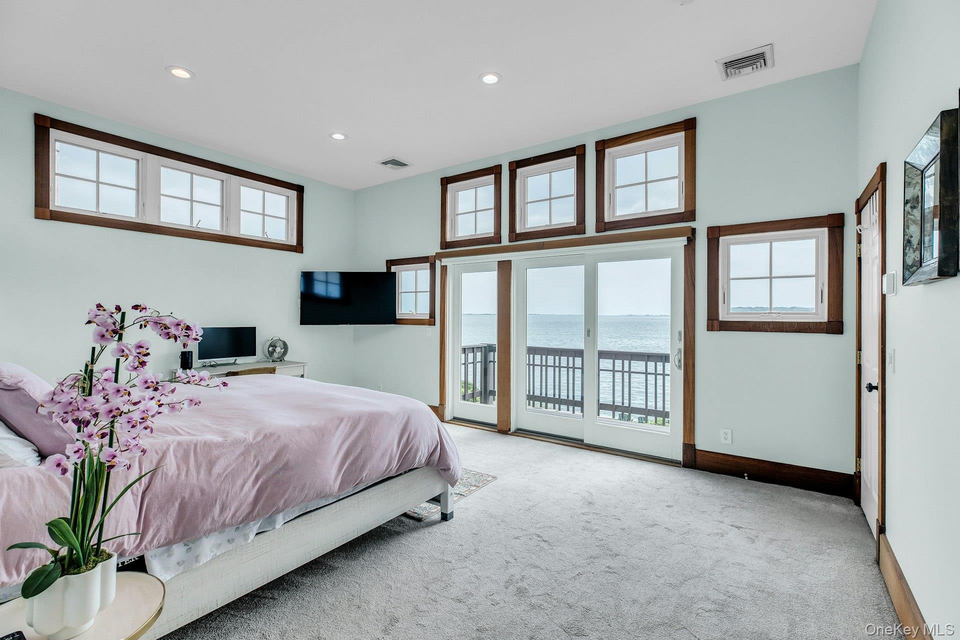 310 E Montauk Highway Property Photo 21
