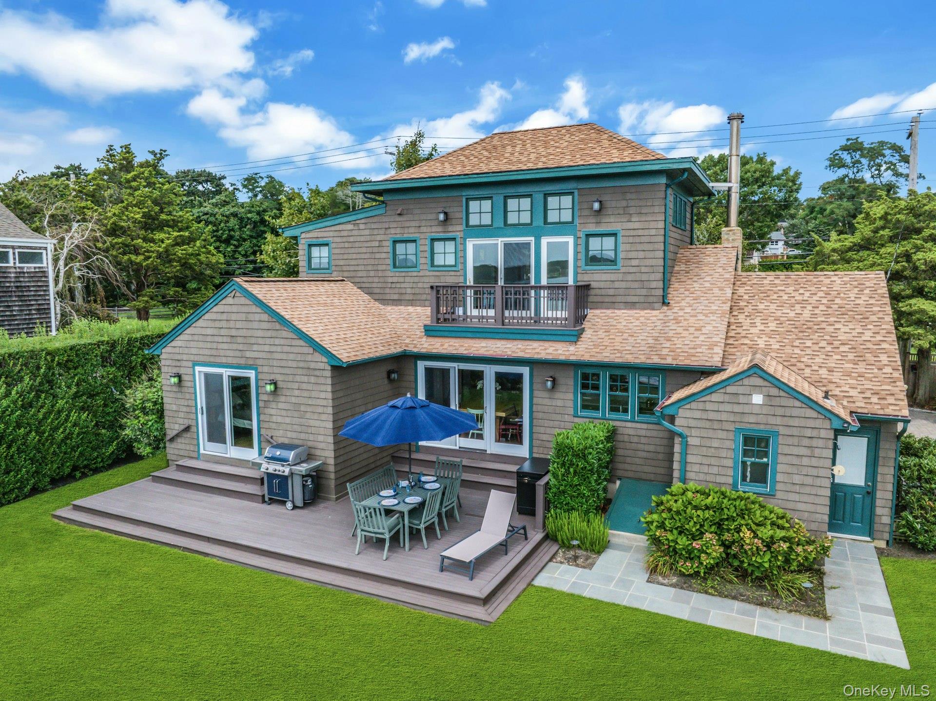 310 E Montauk Highway Property Photo 25