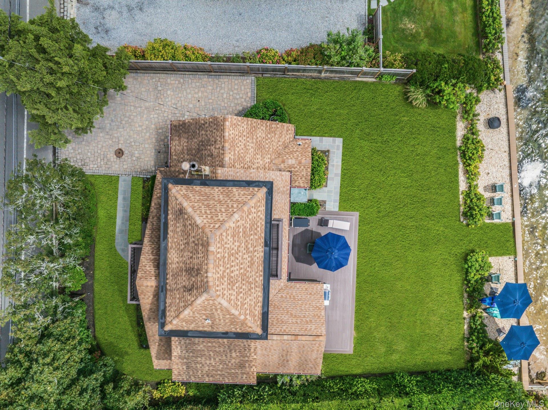 310 E Montauk Highway Property Photo 27