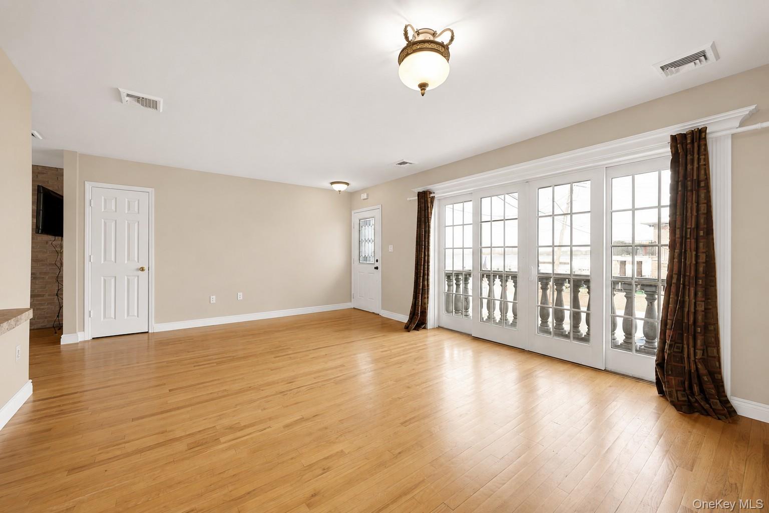 6 Pell Place 2 Property Photo 5