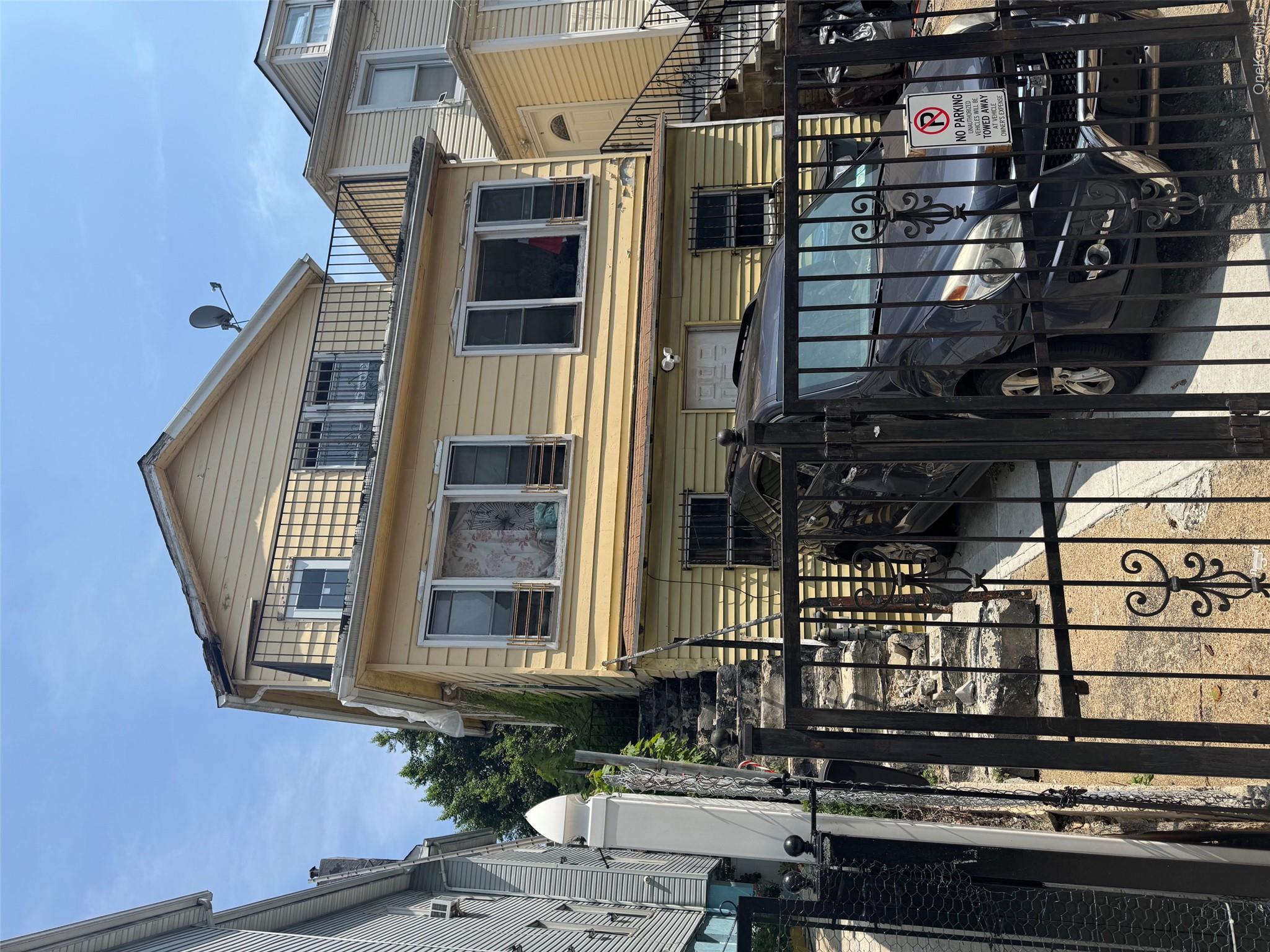 1914 Hennessy Place Property Photo 2
