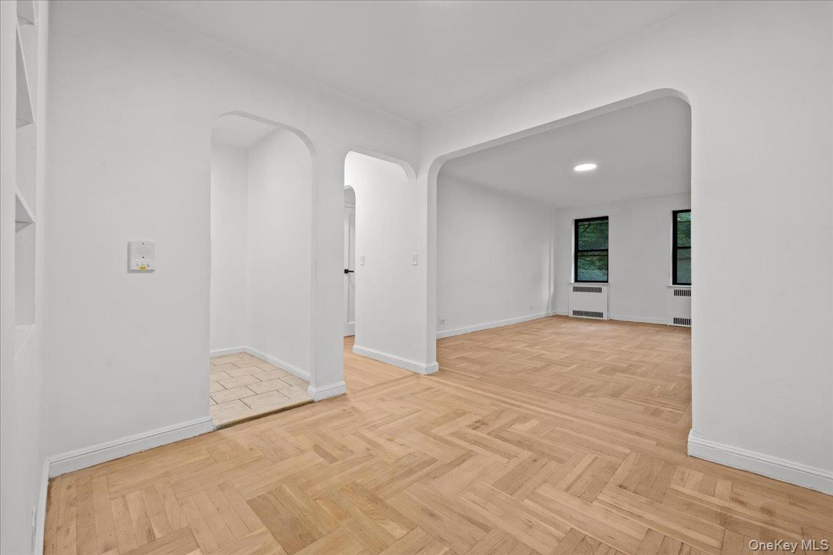3017 Riverdale Avenue 5j Property Photo 2