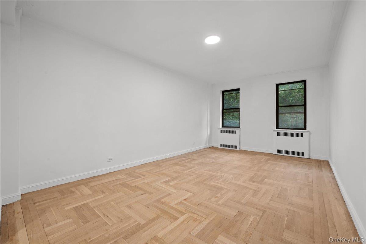 3017 Riverdale Avenue 5j Property Photo 3