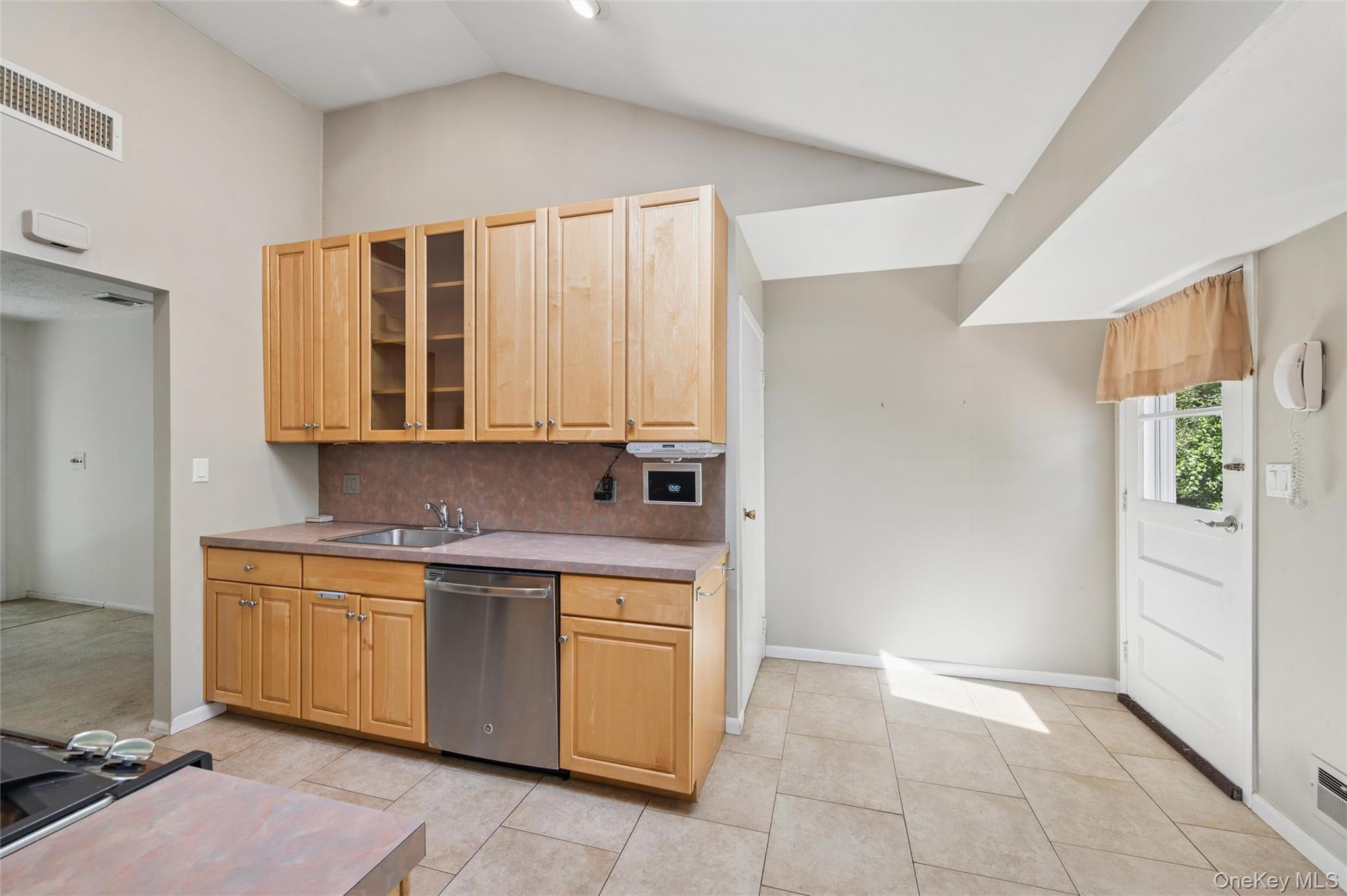 5 Kenny Street Property Photo 13