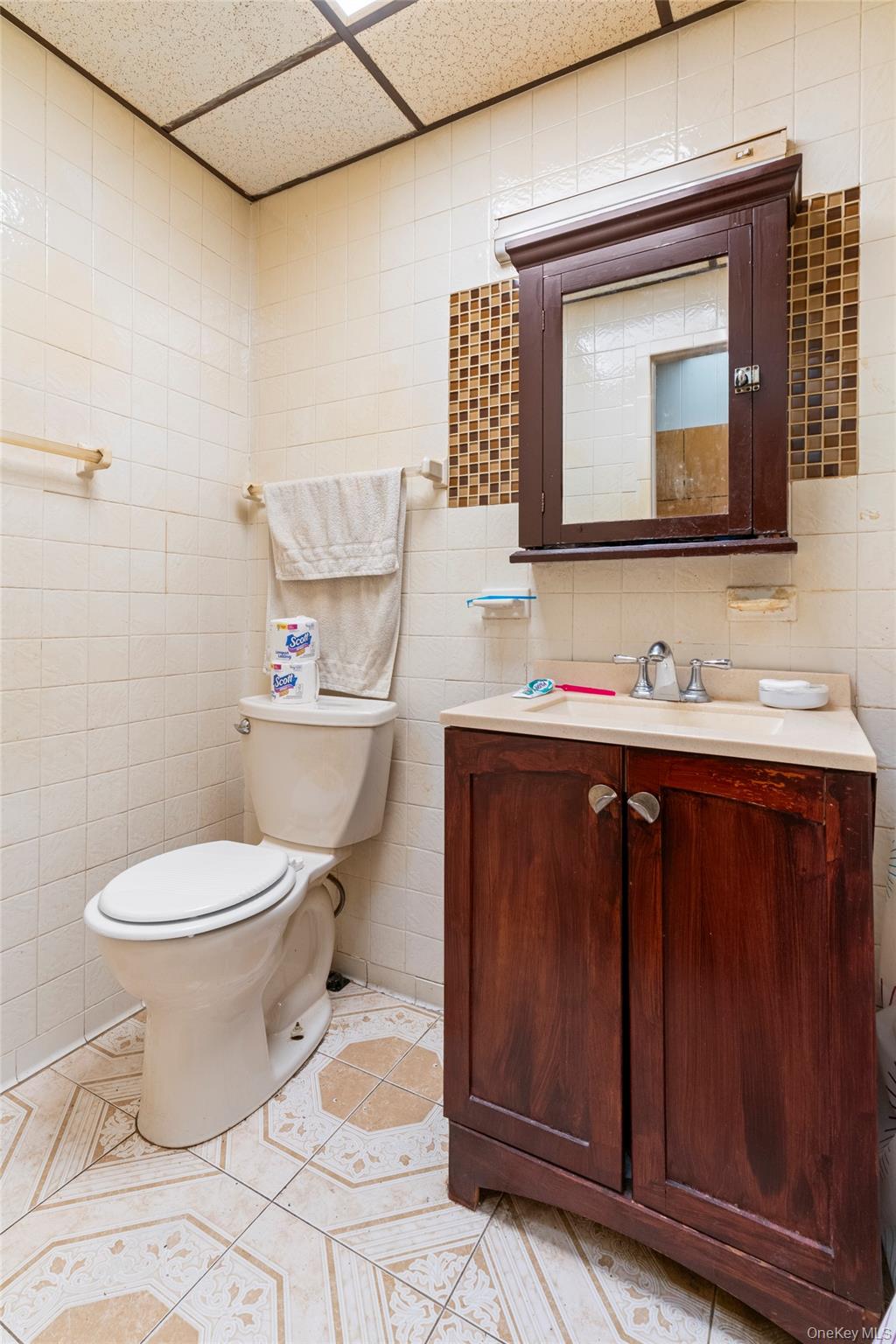 7516 64th Street Property Photo 4
