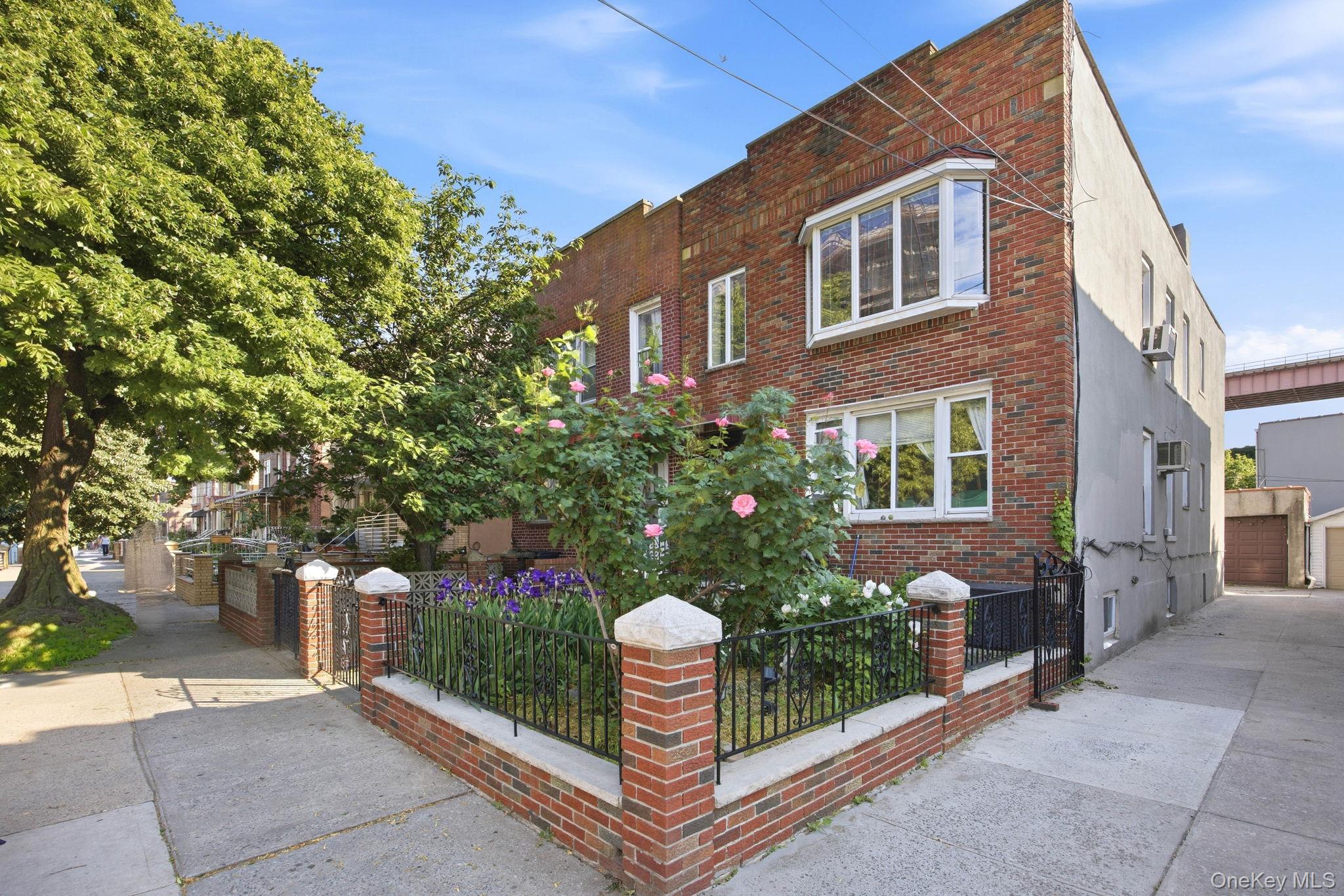 21-08 Ditmars Boulevard Property Photo 2