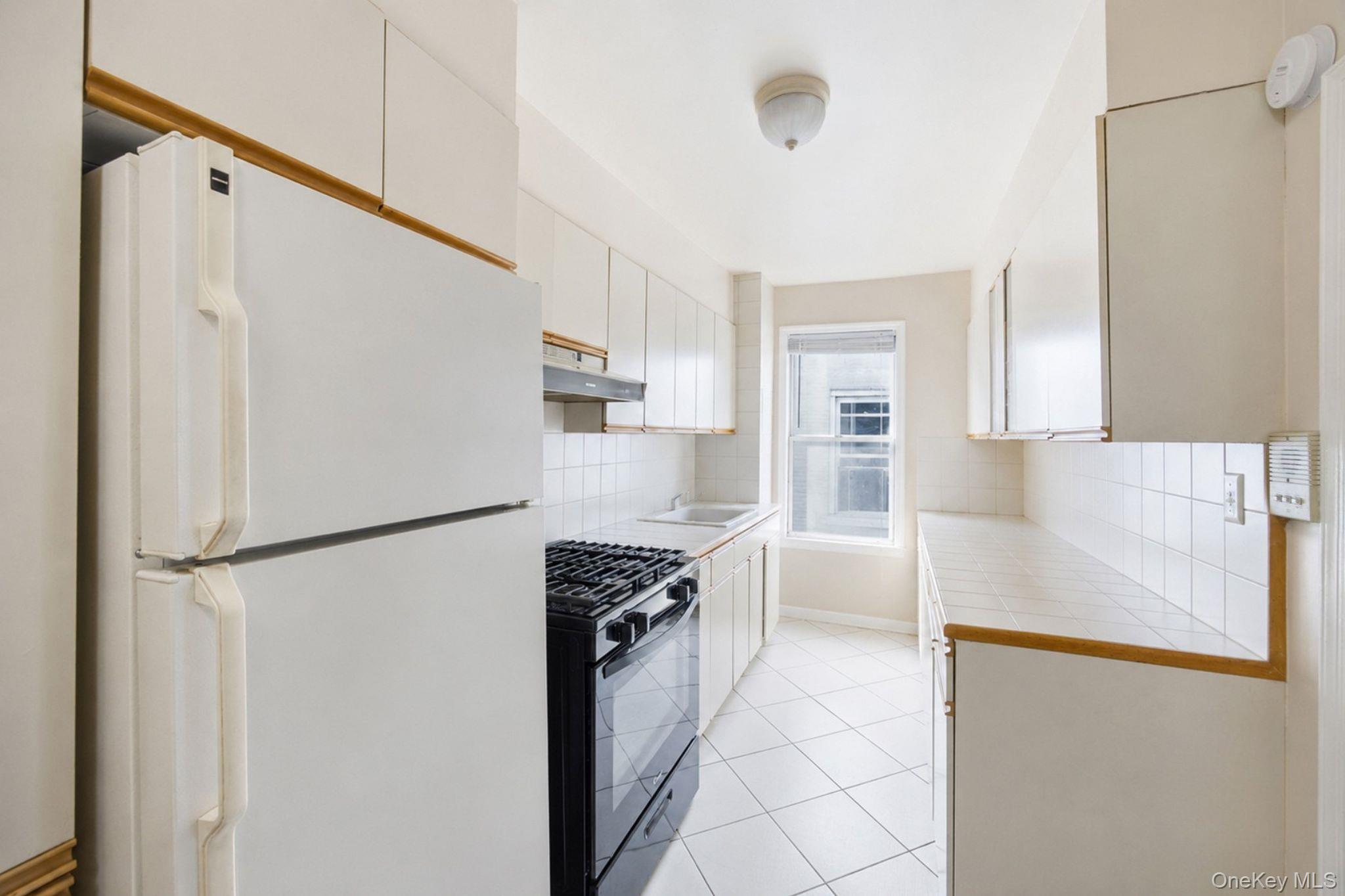21-08 Ditmars Boulevard Property Photo 12