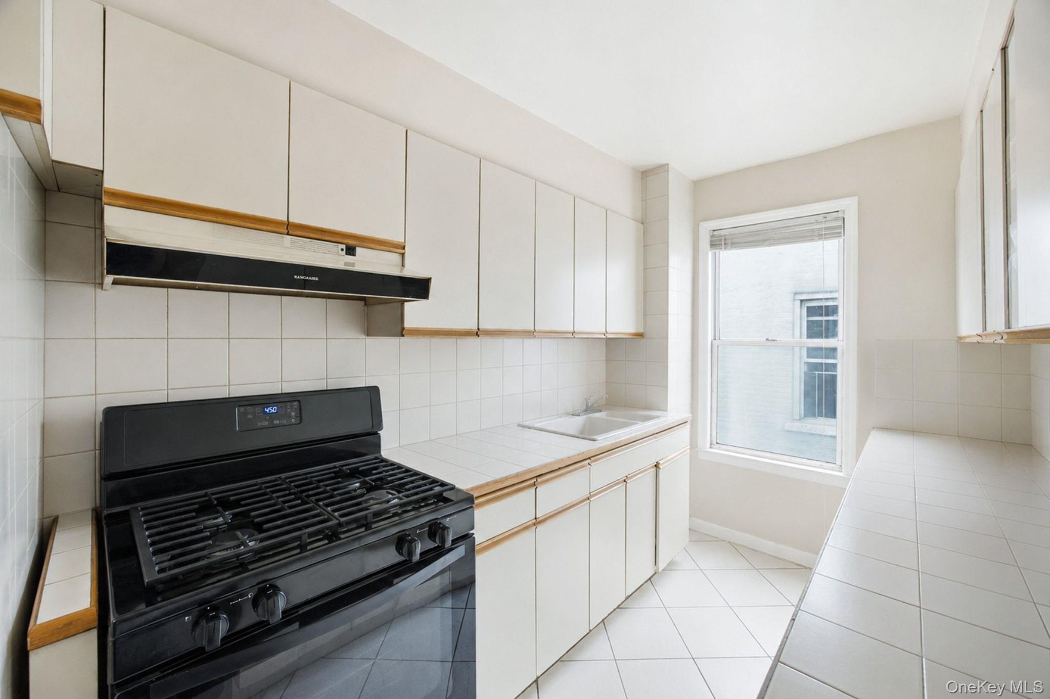 21-08 Ditmars Boulevard Property Photo 13