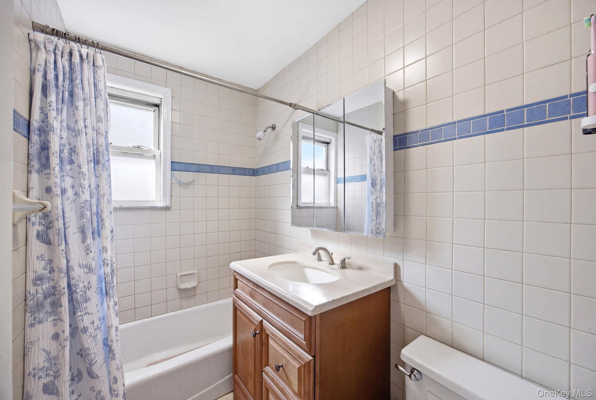 21-08 Ditmars Boulevard Property Photo 14
