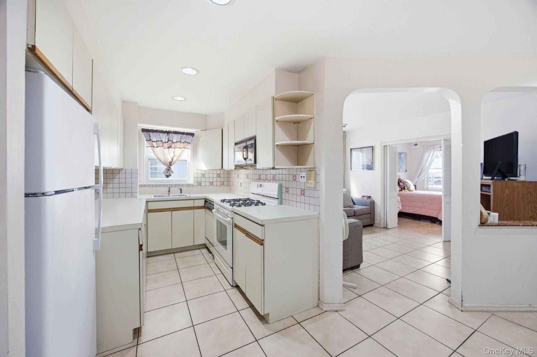 21-08 Ditmars Boulevard Property Photo 25