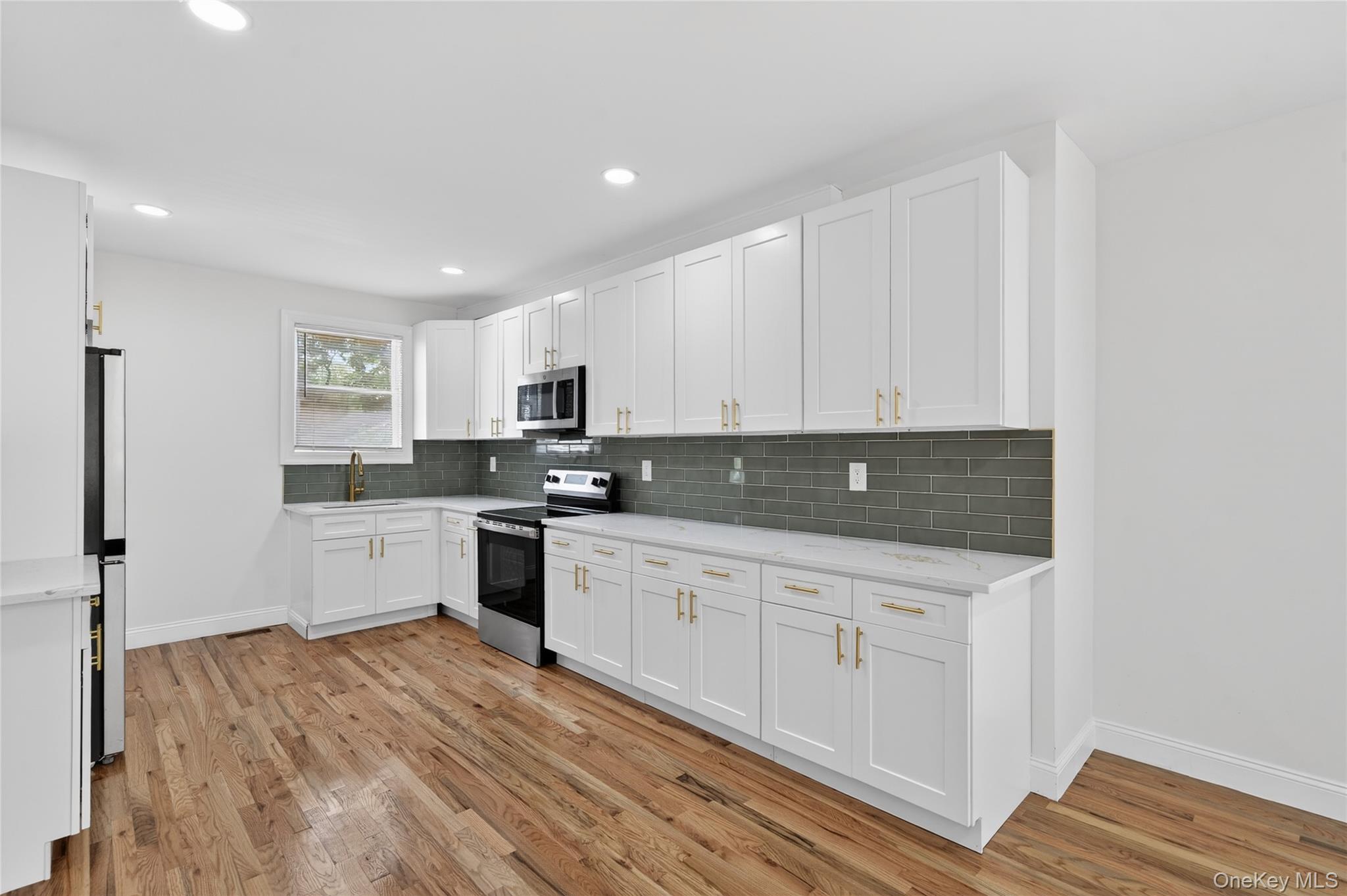 15 Grand Place Property Photo 3