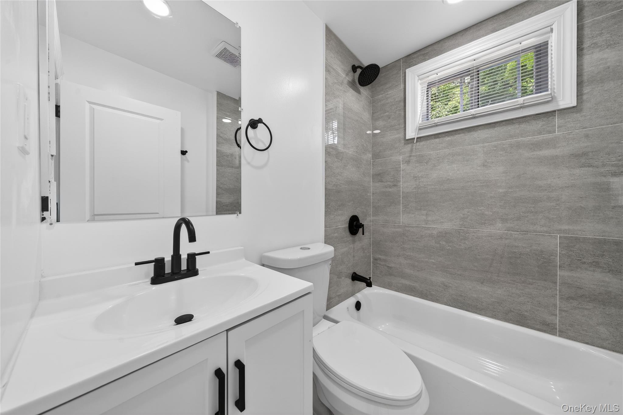 15 Grand Place Property Photo 12