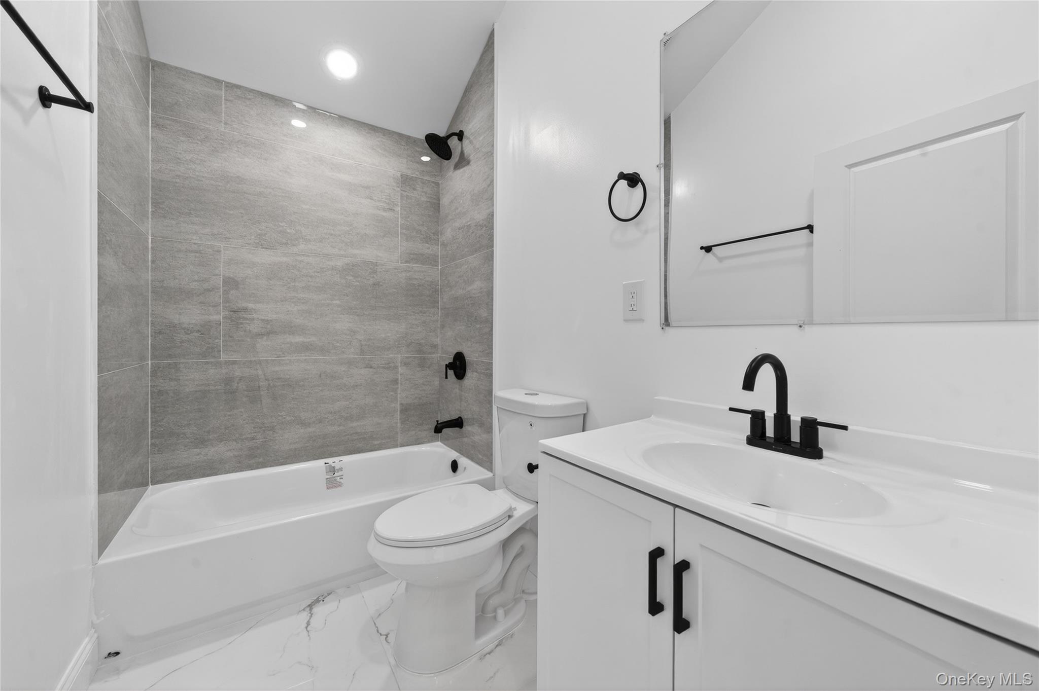 15 Grand Place Property Photo 18