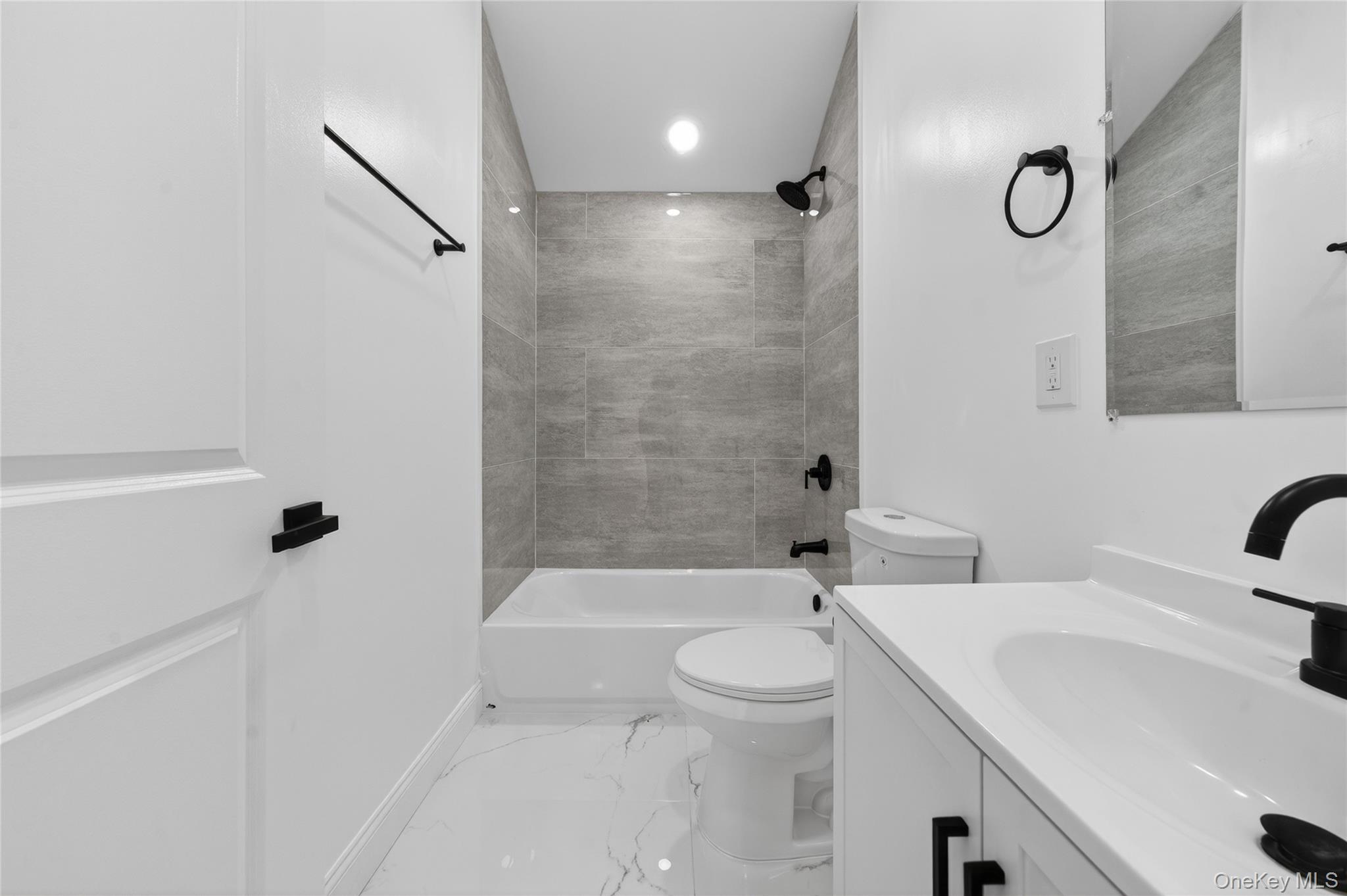 15 Grand Place Property Photo 19