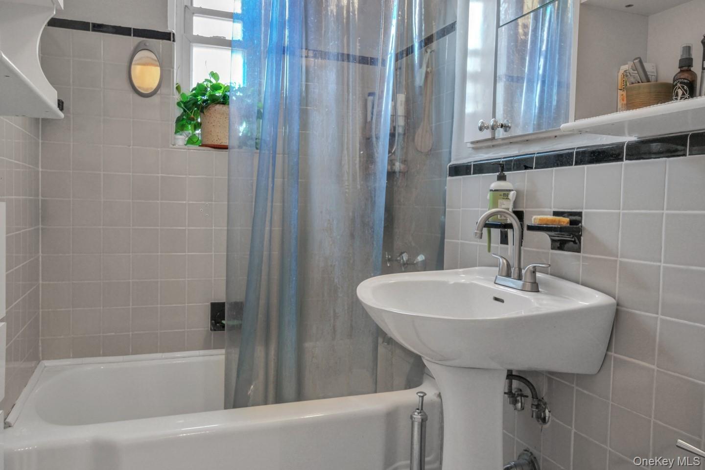 35-40 75th Street 5b Property Photo 6