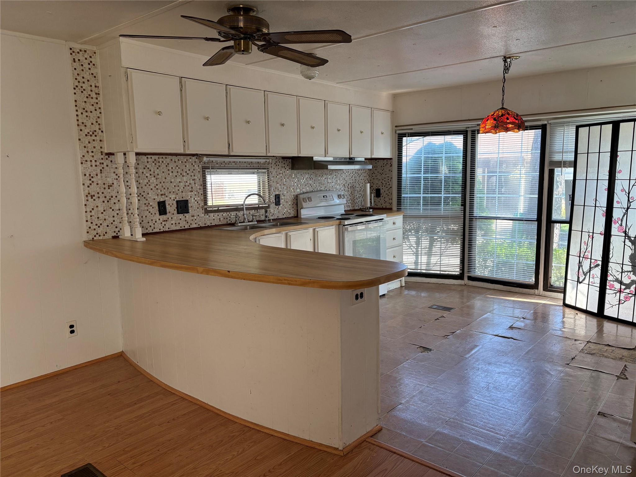 525/p4 Riverleigh Property Photo 2