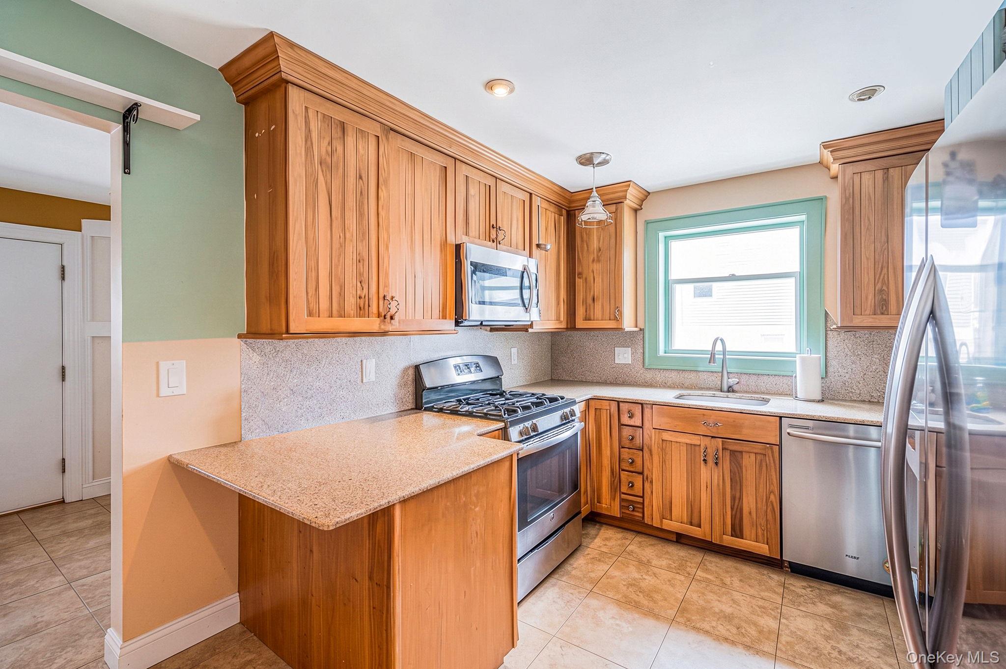 23 Dewey Place Property Photo 6