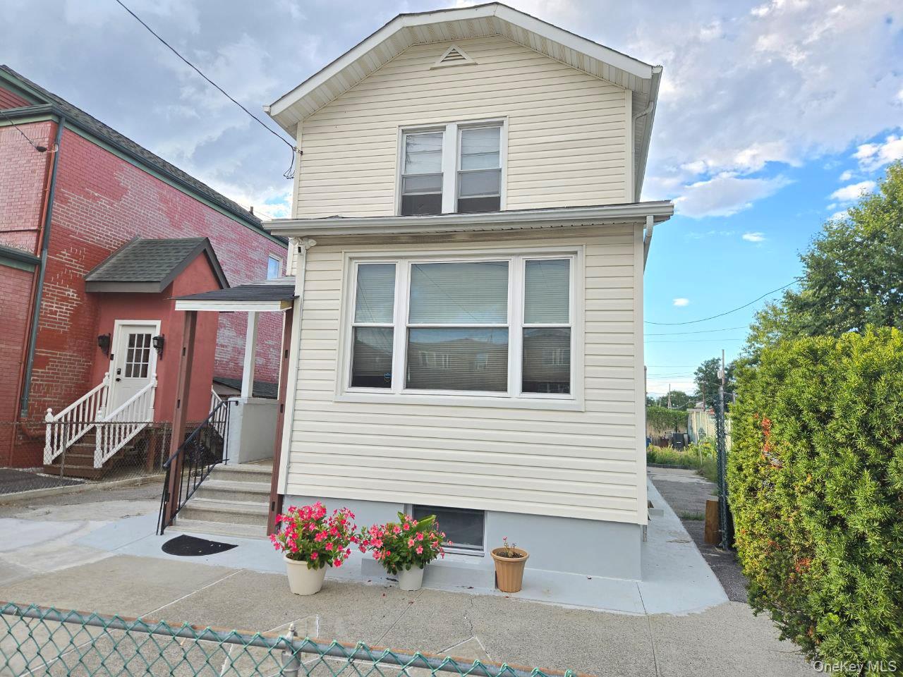 3175 Layton Avenue Property Photo 1