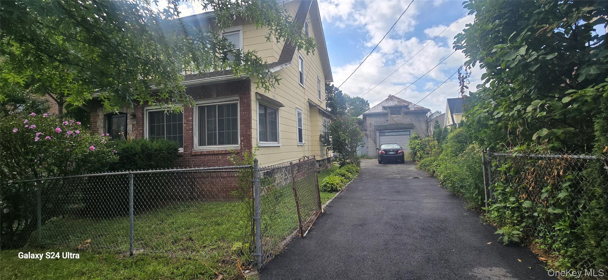 112 E 4th Street Property Photo 1